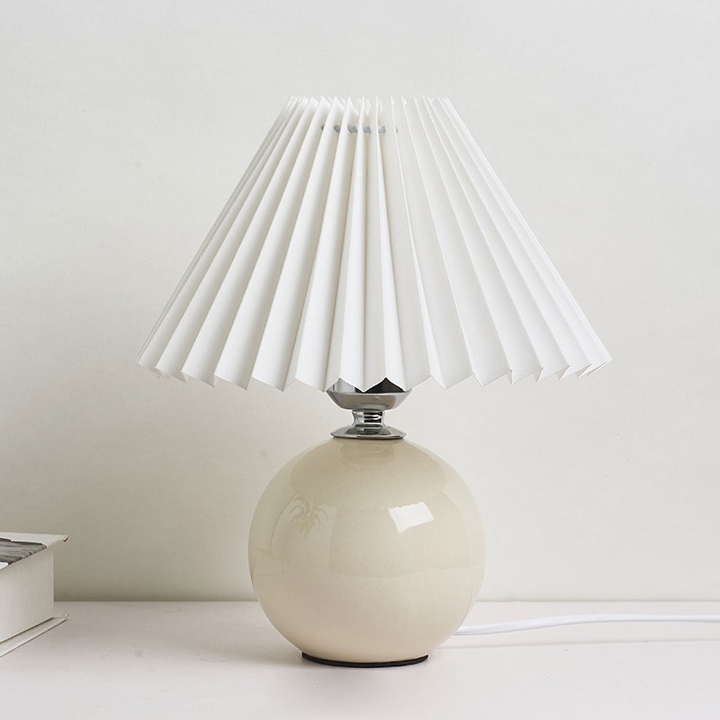 Vivolux | Nordische minimalistische 1-flammige Tischlampe aus Keramik mit Plissee