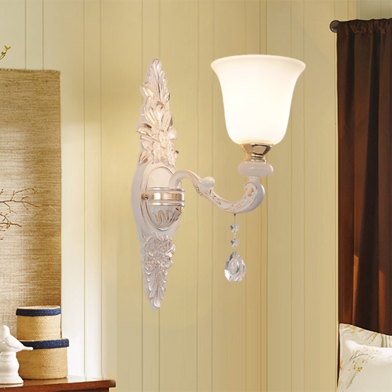 Vivolux | 1 Glühbirne Wandbeleuchtung mit aufwärts gerichteter Glockenschirm Weißglas Traditionelle Innenwandlampe Fixture