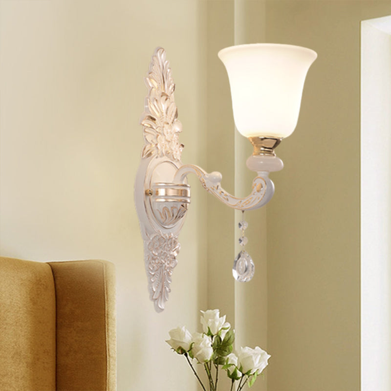 Vivolux | 1 Glühbirne Wandbeleuchtung mit aufwärts gerichteter Glockenschirm Weißglas Traditionelle Innenwandlampe Fixture