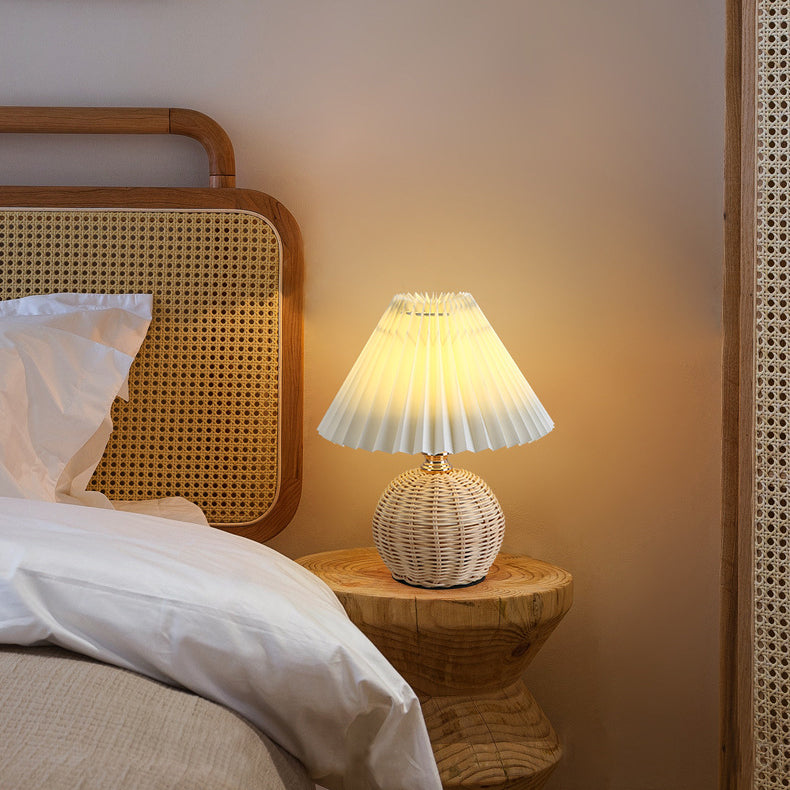 Vivolux | RattaLume Nordic LED Tischlampe | Geflochtenes Rattan & Faltstoffschirm | Stimmungslicht | Deko fürs Schlafzimmer