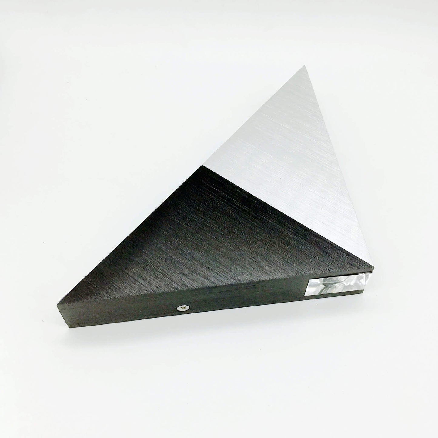 Vivolux | TriLumina Prisma LED Wandleuchte | Kreatives Pyramidendesign | Aluminium & Acryl | Farbige Lichtoptionen