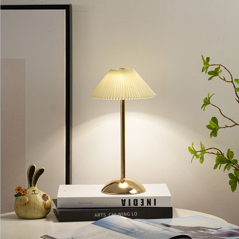 Vivolux | Zeitgenössische skandinavische wiederaufladbare Eisenstoff konische plissierte LED-Tischlampe für Nachttisch