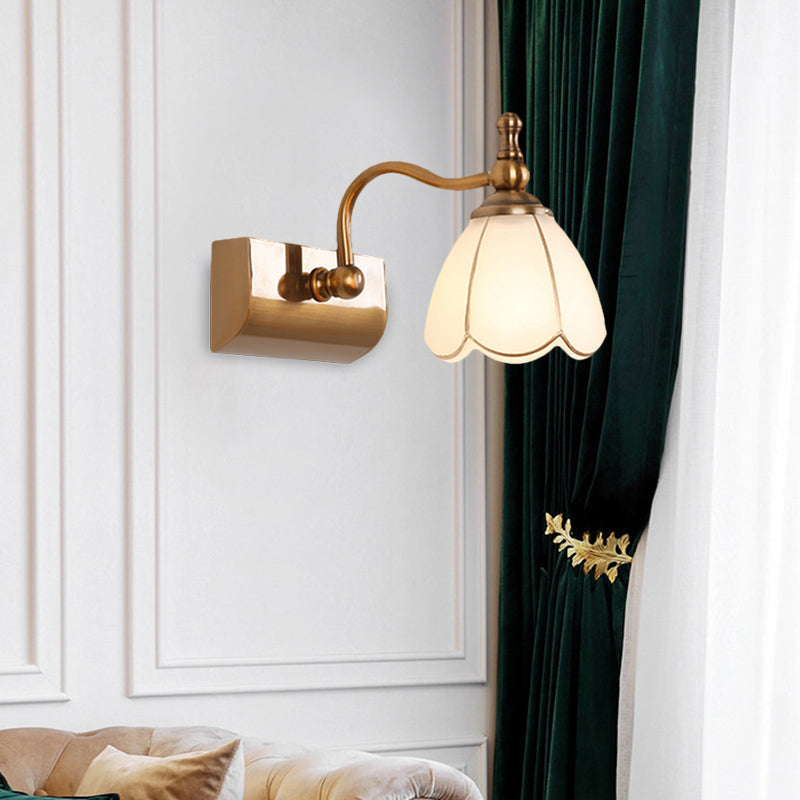 Vivolux | Weißes Glas Messing Vanity Lampe Scalloped 1/2-Licht Rustikaler Stil Wandmontage Beleuchtung mit Gebogenem Arm