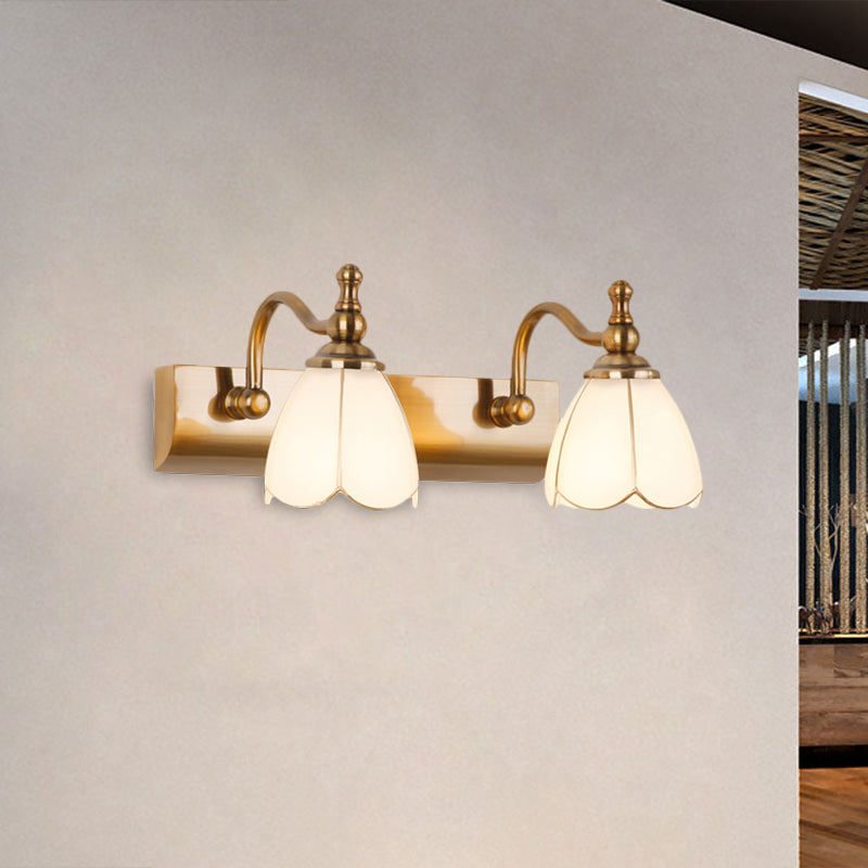 Vivolux | Weißes Glas Messing Vanity Lampe Scalloped 1/2-Licht Rustikaler Stil Wandmontage Beleuchtung mit Gebogenem Arm