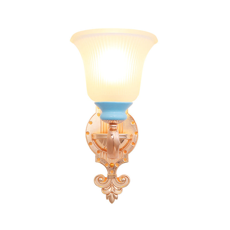 Vivolux | Vintage Swirled Arm Wandlamp 1/2-Bulb Metalen Wand Gemonteerde Verlichting in Goud met Bel Frosted Geribbelde Glazen Schaduw