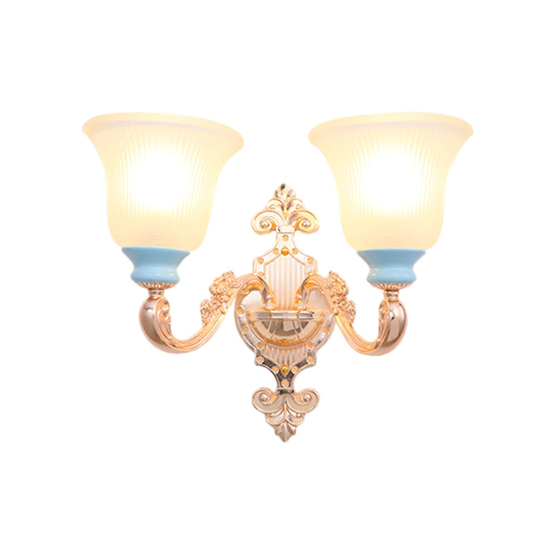 Vivolux | Vintage Swirled Arm Wandlamp 1/2-Bulb Metalen Wand Gemonteerde Verlichting in Goud met Bel Frosted Geribbelde Glazen Schaduw