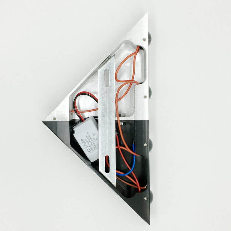 Vivolux | TriLumina Prisma LED Wandleuchte | Kreatives Pyramidendesign | Aluminium & Acryl | Farbige Lichtoptionen
