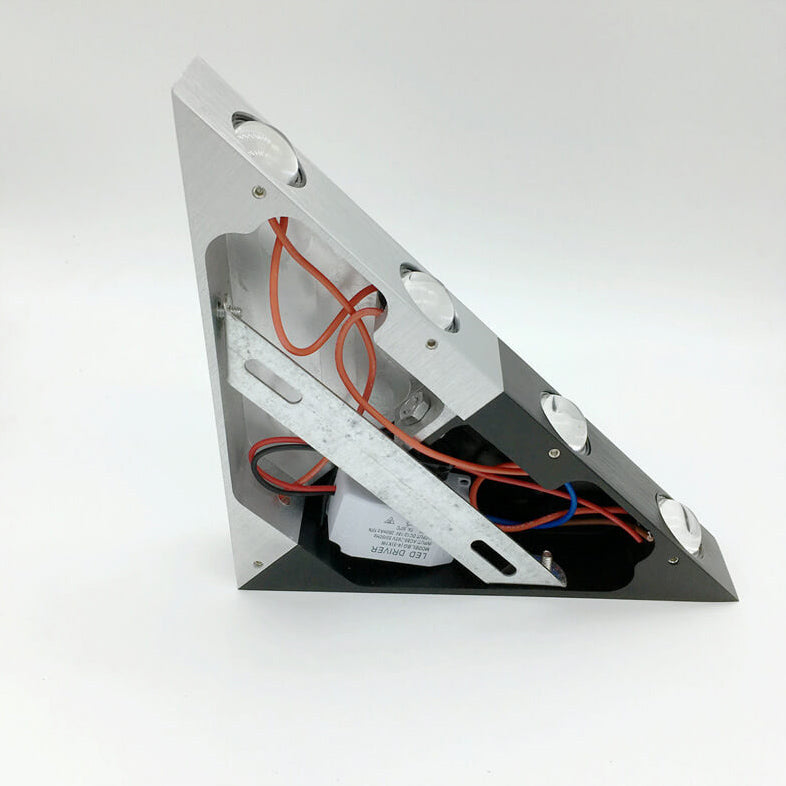 Vivolux | TriLumina Prisma LED Wandleuchte | Kreatives Pyramidendesign | Aluminium & Acryl | Farbige Lichtoptionen