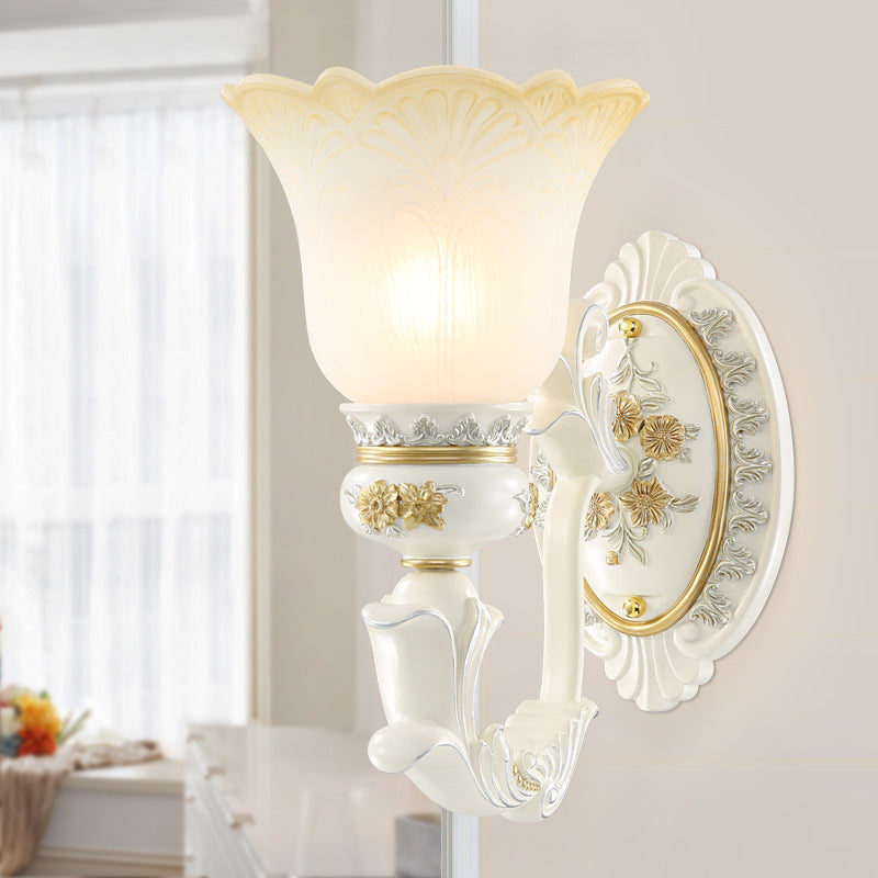 Vivolux | Rustic Blossom Shape Wandmontage Licht Enkele Lamp Frosted Glass Wandlamp met Houtsnijwerk in Wit