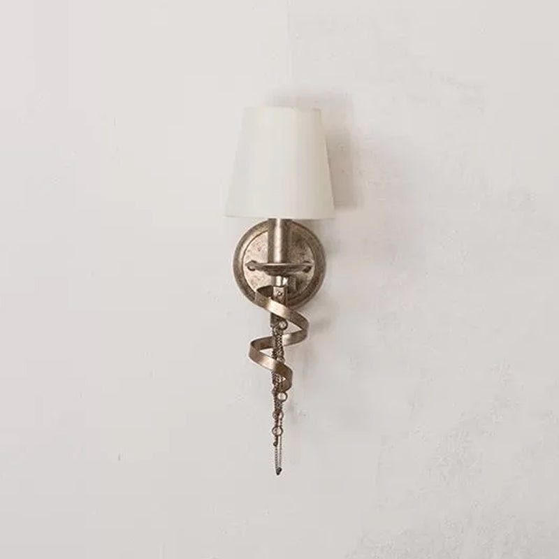 Vivolux | 1 Glühbirne Wandleuchte Sconce Bauernhaus Barrel Stoff Wandlampe in Weiß mit Spiralmuster und Kristallkette Deco