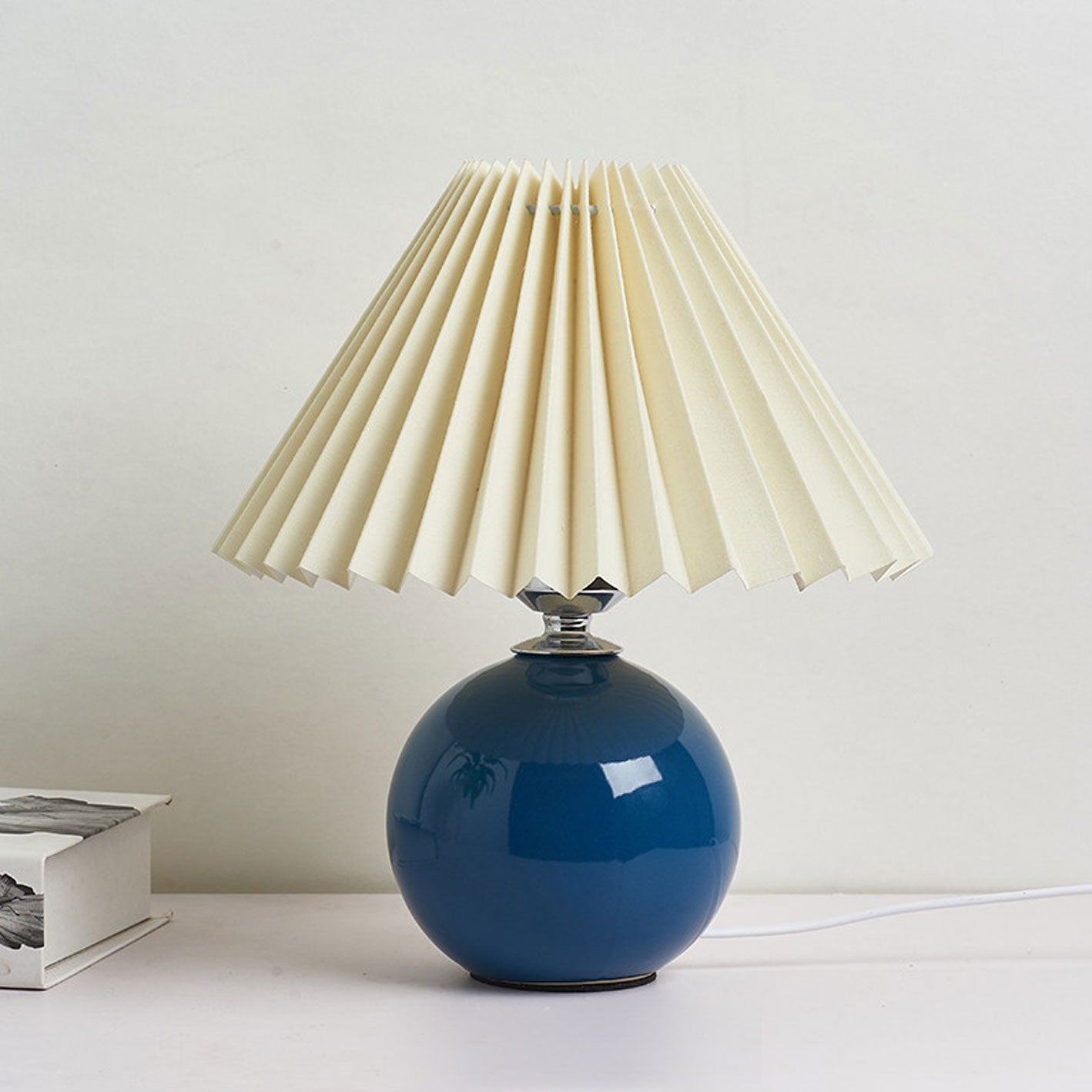 Vivolux | Nordische minimalistische 1-flammige Tischlampe aus Keramik mit Plissee