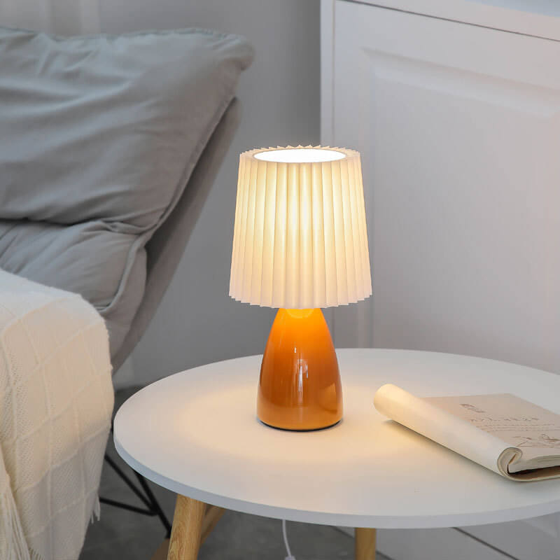 Vivolux | Skandinavische Retro-Tischlampe mit plissiertem Schirm und Glassockel