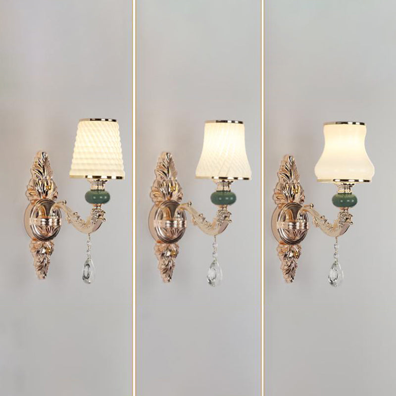 Vivolux | Traditionelle Spitzwandmontage-Leuchte Texturiertes Glas Wandlicht mit hängendem Kristall in Gold