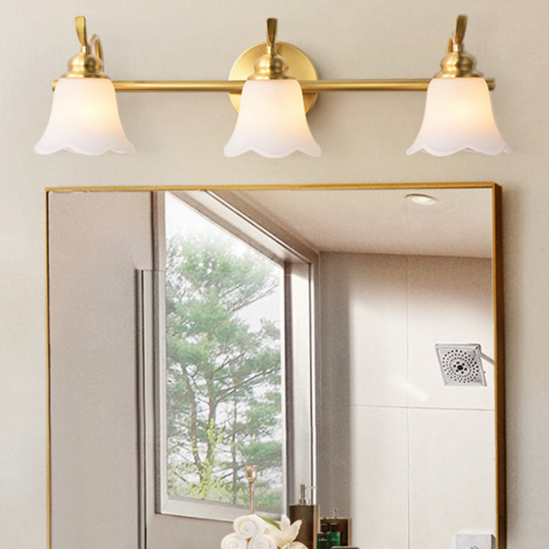 Vivolux | Traditionele Uitlopende Wandlamp 2/3 Lichten Witte Glazen Muur Gemonteerde Vanity Licht in Goud voor Badkamer
