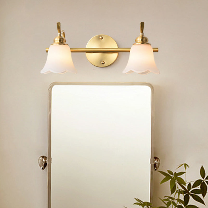 Vivolux | Traditionele Uitlopende Wandlamp 2/3 Lichten Witte Glazen Muur Gemonteerde Vanity Licht in Goud voor Badkamer
