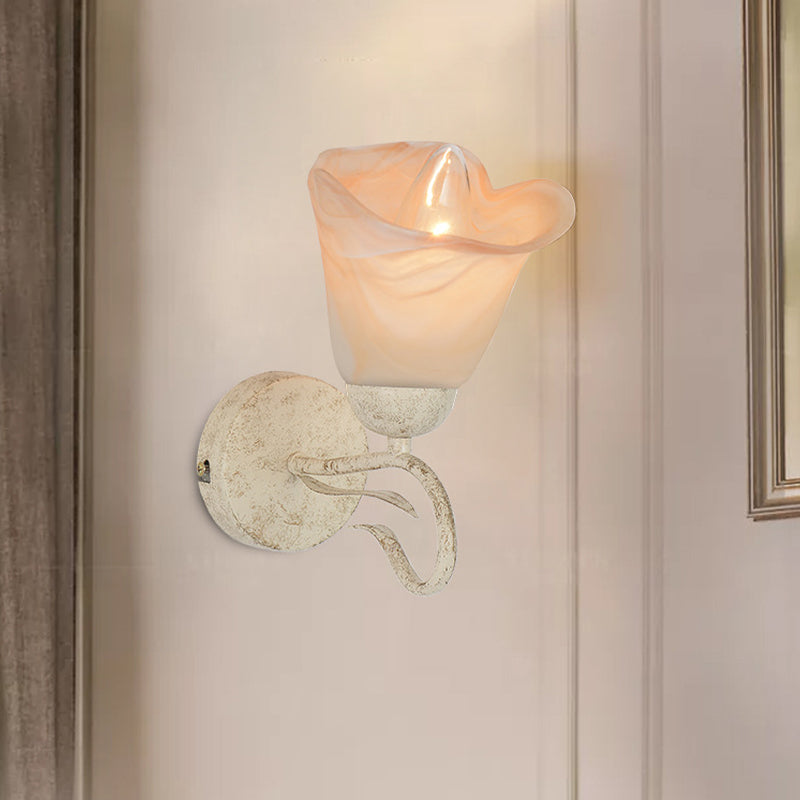 Vivolux | Frosted Glass Verouderd Wit Wandlamp Bloem Enkel Licht Traditionele Muurmontage Licht met Ronde Achterplaat voor Slaapkamer