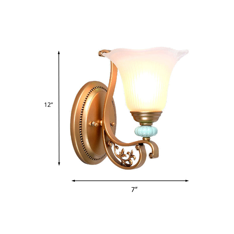 Vivolux | Traditionelle gekerbte Wandleuchte 1/2-Licht milchige Glas-Schirm Wandlampe in Gold für Schlafzimmer