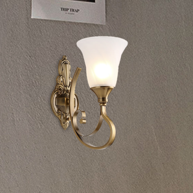 Vivolux | Retro Bell Wandlamp 1/2-Licht Frosted Glas Wandboutique Licht met Metalen Gebogen Arm in Goud voor Veranda