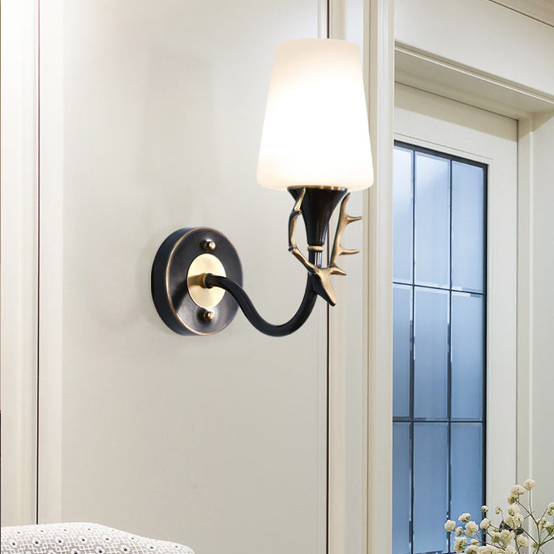 Vivolux | Schwarz/Gold 1/2 Licht Wandleuchte Rustikales Metall Gebogene Arm Wandbeleuchtung für Schlafzimmer mit Konischer Mattglas-Schirm