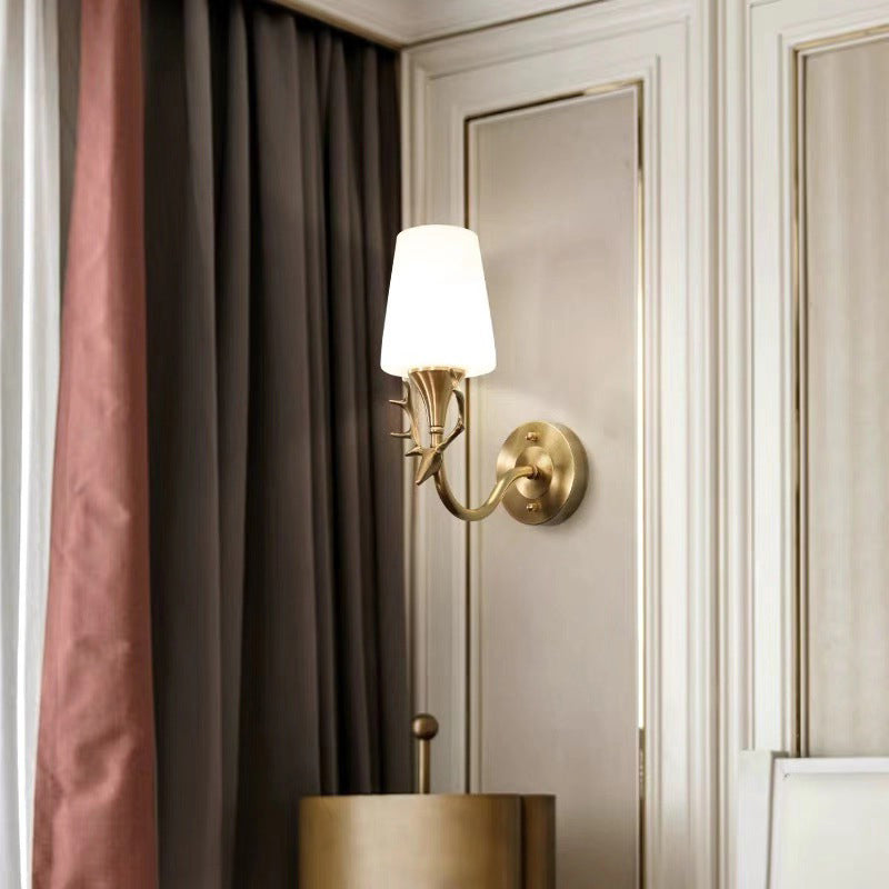 Vivolux | Schwarz/Gold 1/2 Licht Wandleuchte Rustikales Metall Gebogene Arm Wandbeleuchtung für Schlafzimmer mit Konischer Mattglas-Schirm