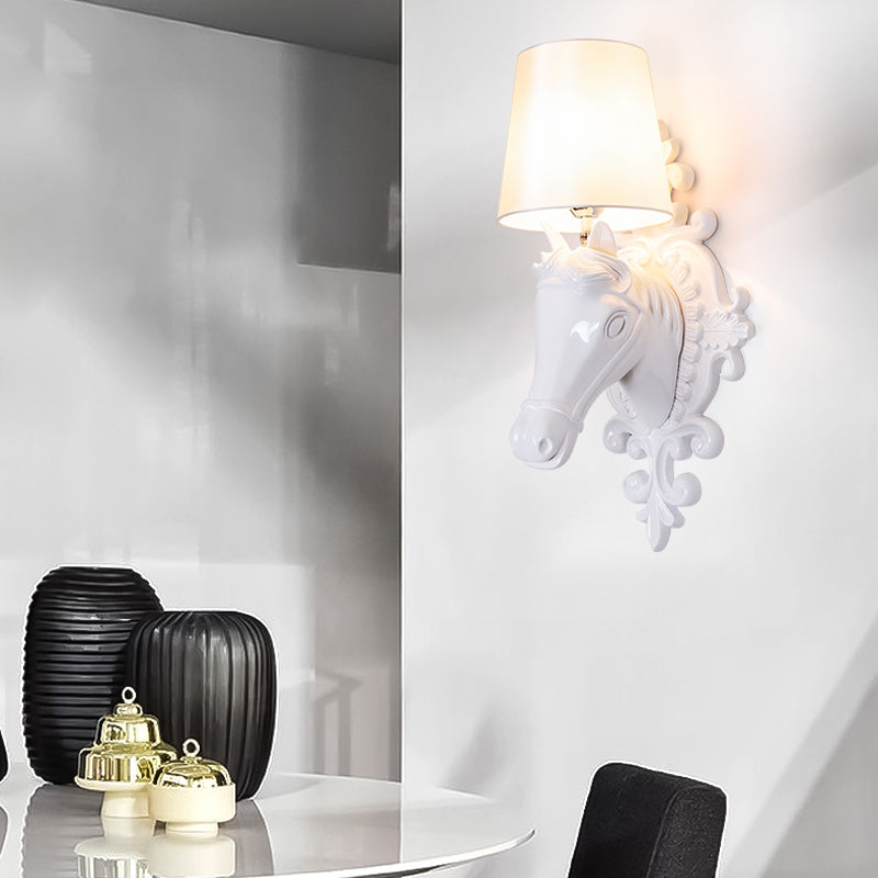 Vivolux | 1 Glühbirne Pferde-Wandleuchte Klassisch Schwarz/Weiß Harz Wandmontierte Lampe mit Kegelstoffschirm
