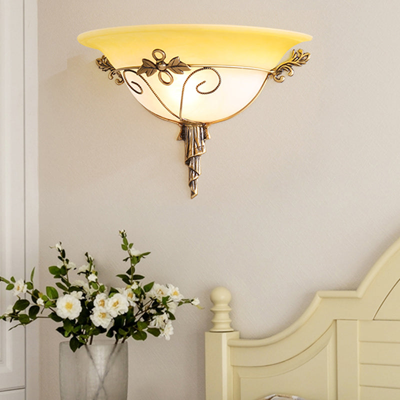 Vivolux | Traditionele Trompet Wandlamp Witte/Gele Glas 1 Lamp Muur Gemonteerde Verlichtingsarmatuur met Blad Deco voor Trap
