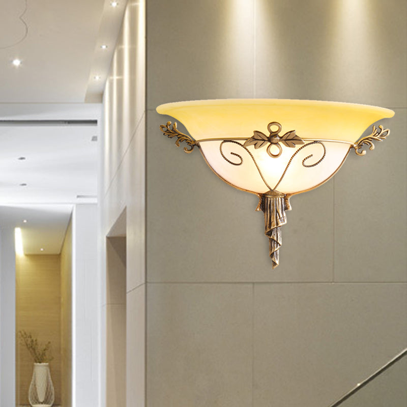 Vivolux | Traditionele Trompet Wandlamp Witte/Gele Glas 1 Lamp Muur Gemonteerde Verlichtingsarmatuur met Blad Deco voor Trap