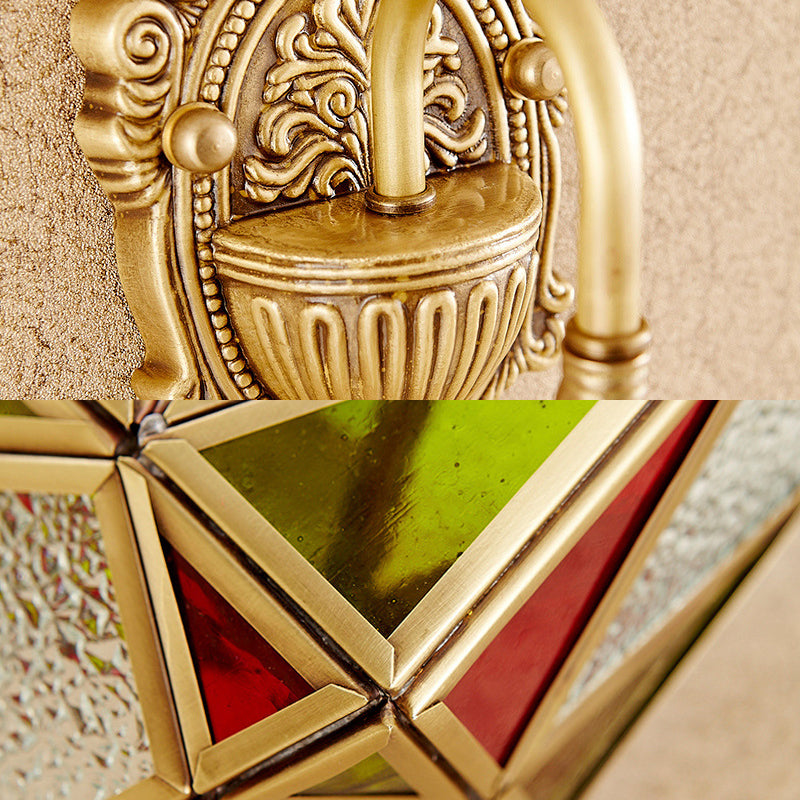 Vivolux | Traditionelle konische Wandlampe mit strukturiertem Glas 1-Birnen-Wandleuchte in Messing mit gebogenem Arm