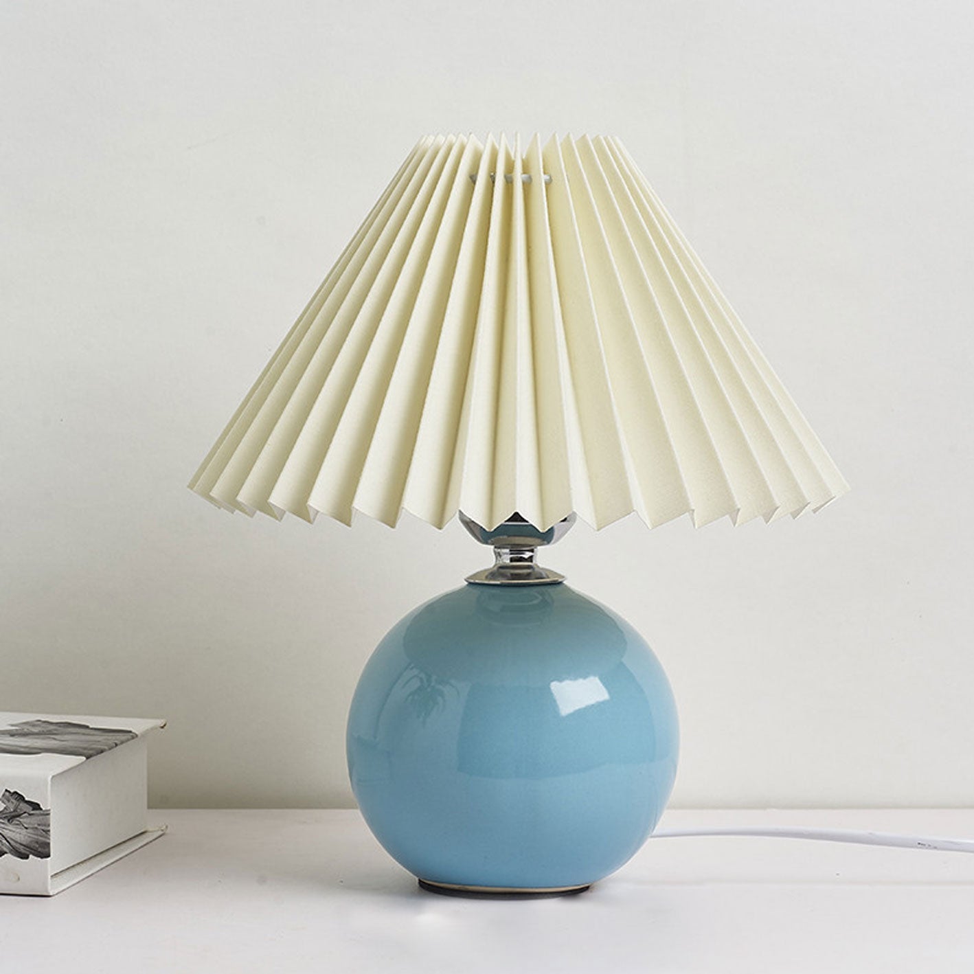 Vivolux | Nordische minimalistische 1-flammige Tischlampe aus Keramik mit Plissee