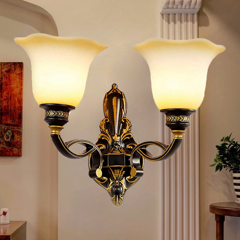 Vivolux | Schwarze Blossom Wandmontierte Lampe Traditionelle Weiße Glas Schirm 1/2-Licht Schlafzimmer Wand Scone mit Metall Kurvigen Arm