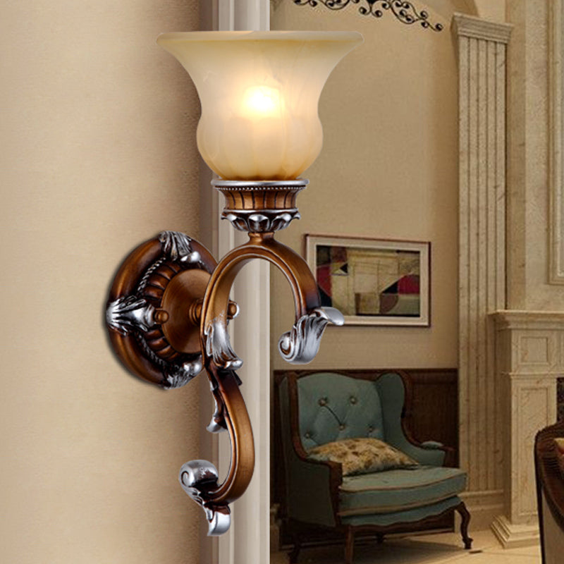 Vivolux | Traditionele Uitlopende Wandlamp 1-Kop Frosted Glass Wandlamp met Gebogen Arm in Messing voor de Woonkamer
