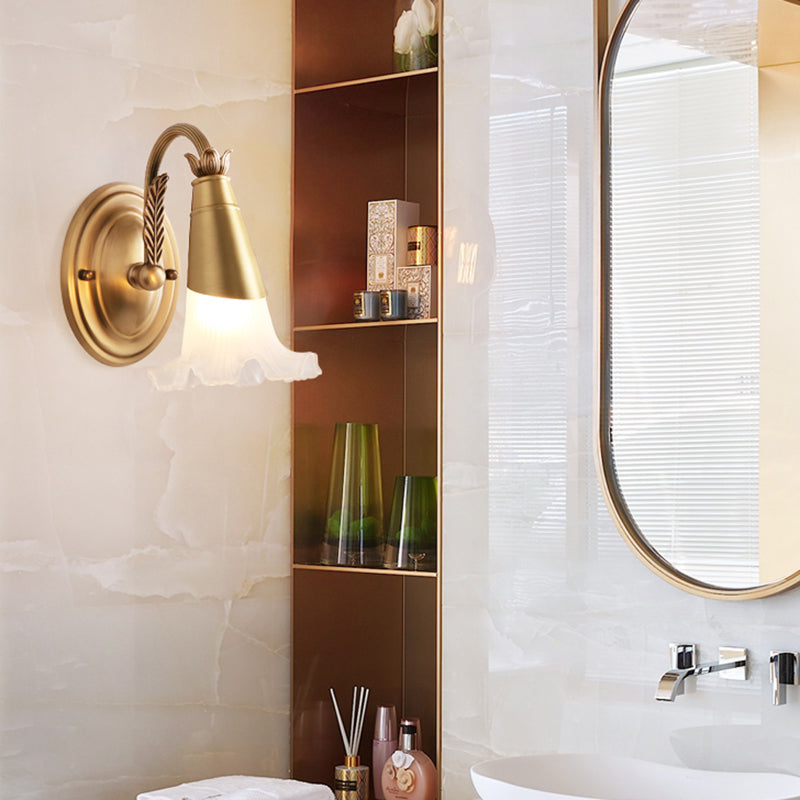 Vivolux | Traditioneller Stil Blumenwandlampe 1/2-Licht mattiertes Glaskerzenhalter in Gold für Badezimmer