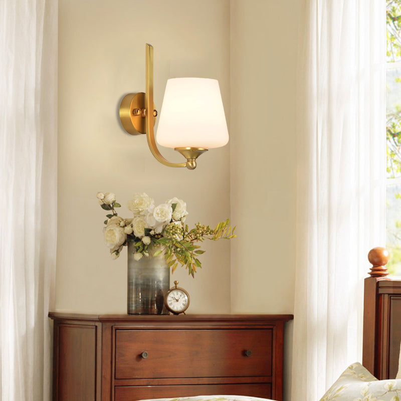 Vivolux | 1 Glühbirnen Wandleuchte mit konischem Schirm Milchglas Moderne stilvolle Schlafzimmer Wandlampe aus Messing
