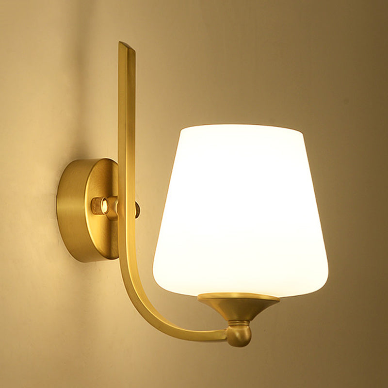 Vivolux | 1 Glühbirnen Wandleuchte mit konischem Schirm Milchglas Moderne stilvolle Schlafzimmer Wandlampe aus Messing
