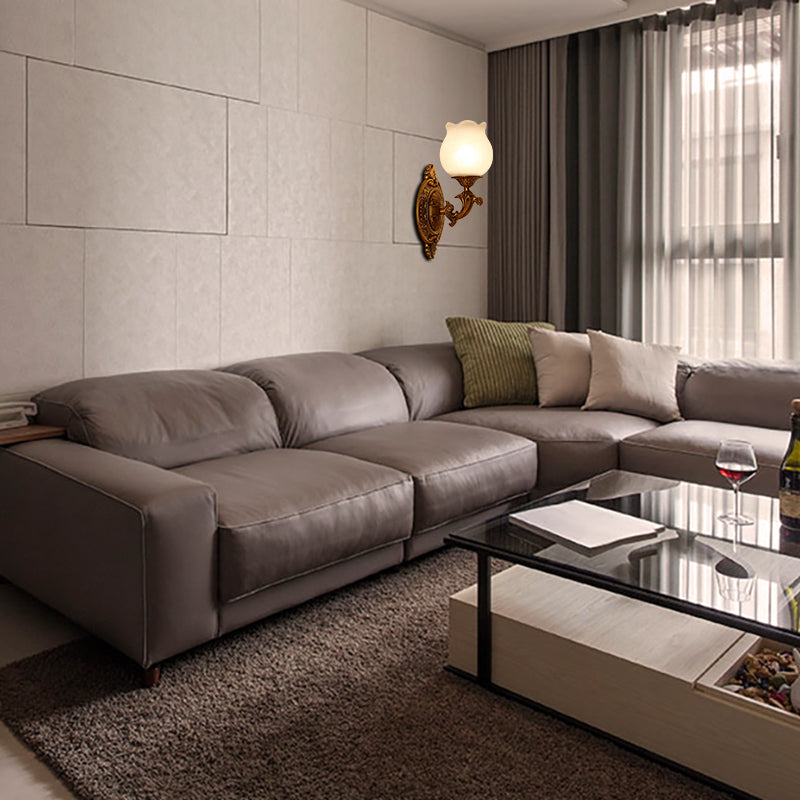 Vivolux | Petal Melkglas Wandlamp Traditioneel Stijlvol 1 Spaarlamp Slaapkamer Wandmontage Licht in Goud
