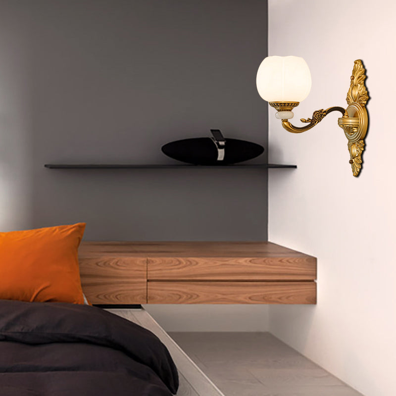 Vivolux | Vintage Style Globe Wandlamp Scone 1/2-Licht Melkglas en Metalen Wandlamp in Goud voor Corridor