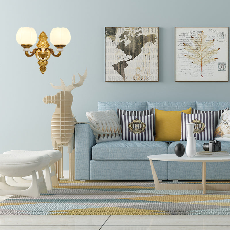 Vivolux | Vintage Style Globe Wandlamp Scone 1/2-Licht Melkglas en Metalen Wandlamp in Goud voor Corridor
