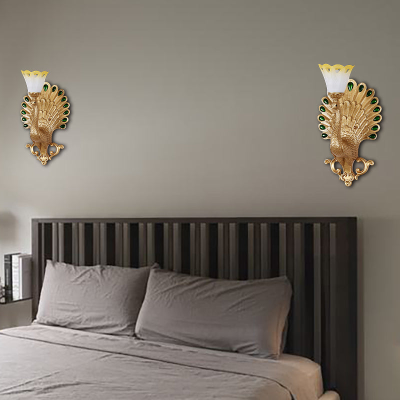 Vivolux | Traditionele Pauw Wandlamp Armatuur 1 Peertje Hars Wandlamp met Witte en Gele Glazen Bloemenschaduw