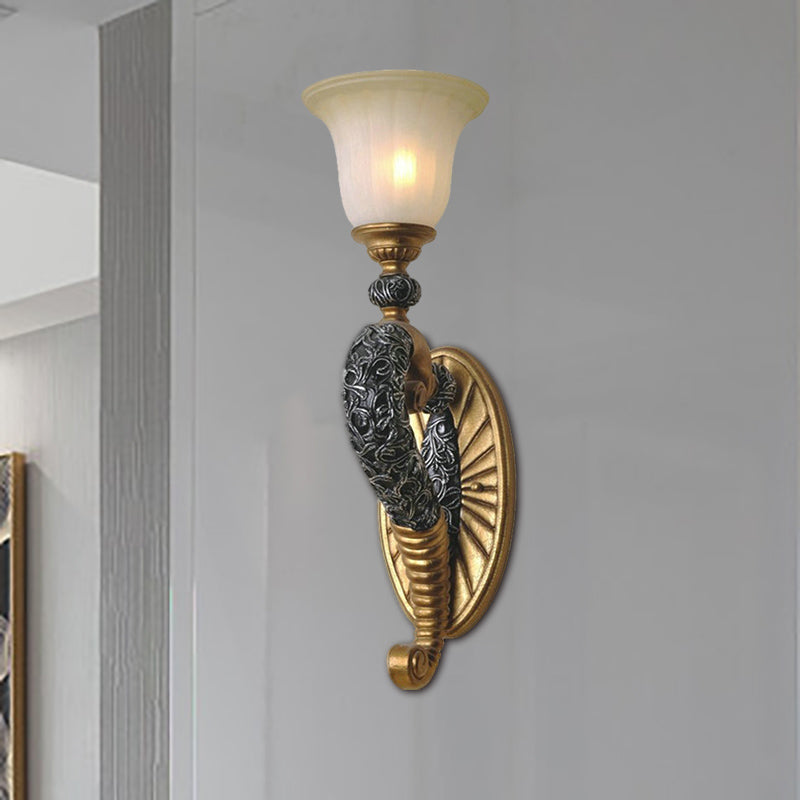 Vivolux | Retro stijl bell wandlamp 1 gloeilamp amber glazen wandverlichting met bronzen/gouden gebogen arm voor slaapkamer
