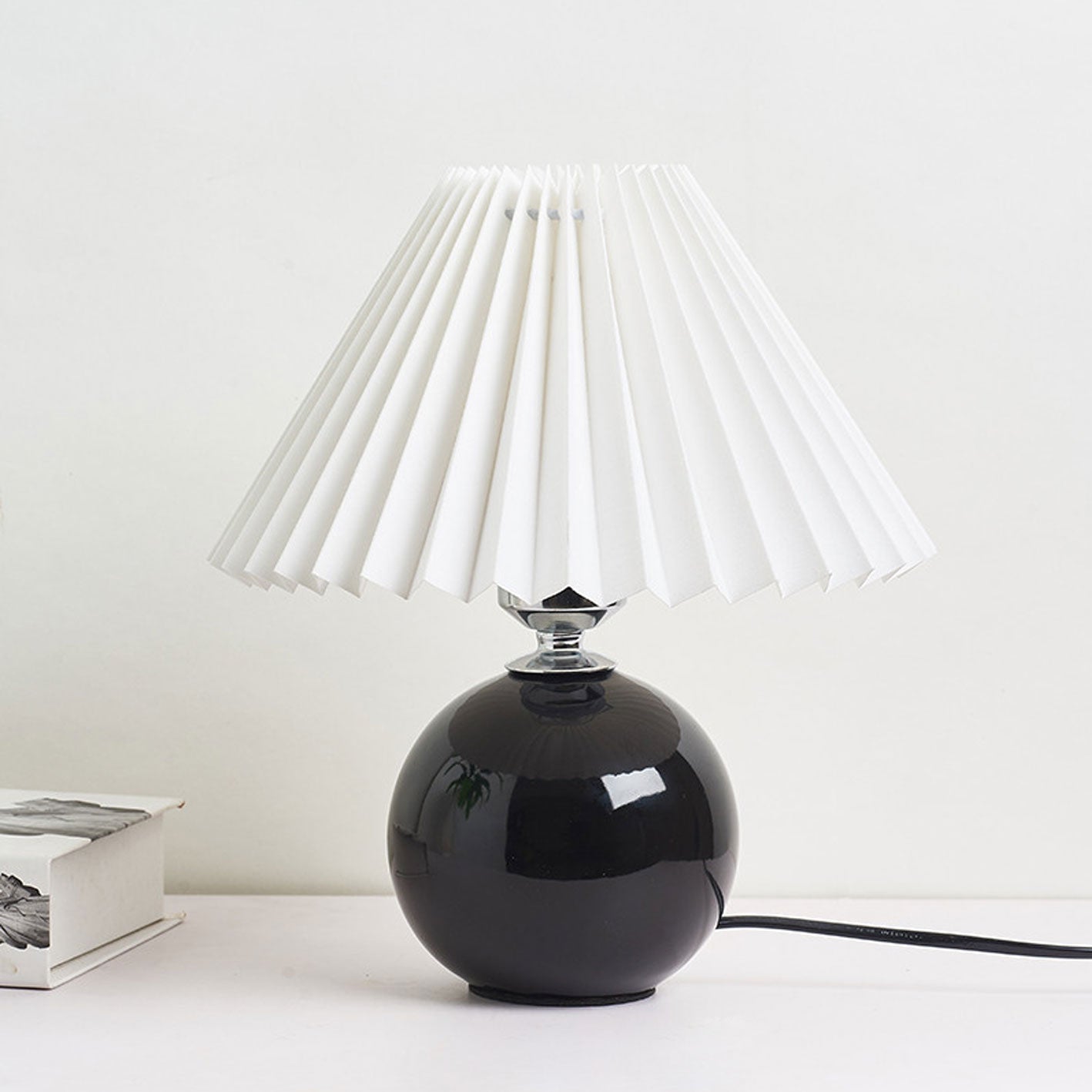 Vivolux | Nordische minimalistische 1-flammige Tischlampe aus Keramik mit Plissee
