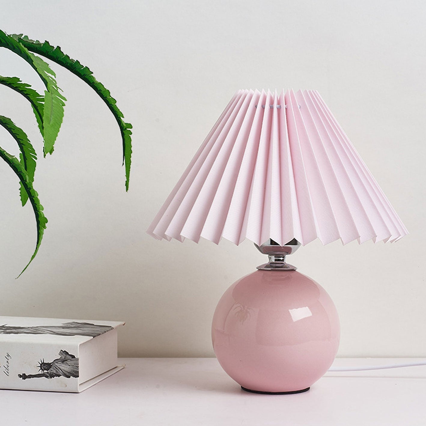 Vivolux | Nordische minimalistische 1-flammige Tischlampe aus Keramik mit Plissee