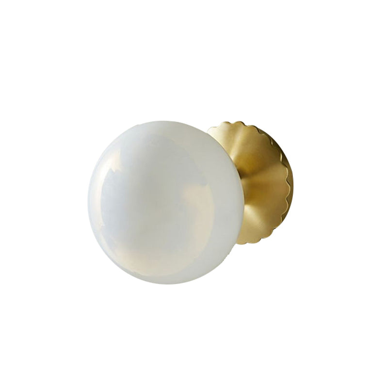 Vivolux | 1 Glühbirne Wohnzimmer Wandleuchte Minimalistische Gold Wandleuchte mit Orb Milchglas Schirm