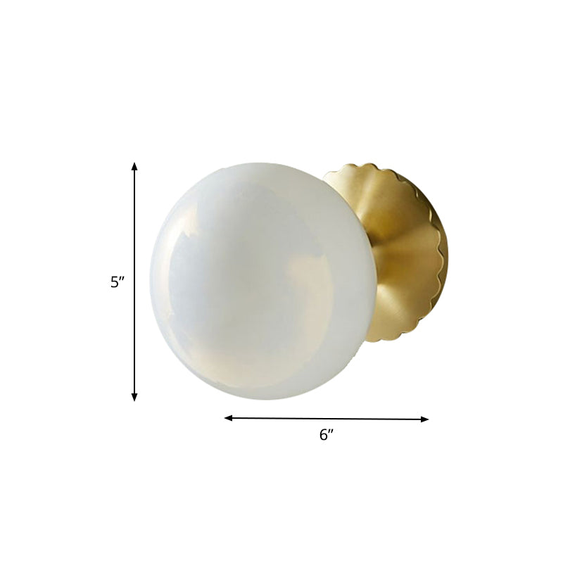 Vivolux | 1 Glühbirne Wohnzimmer Wandleuchte Minimalistische Gold Wandleuchte mit Orb Milchglas Schirm