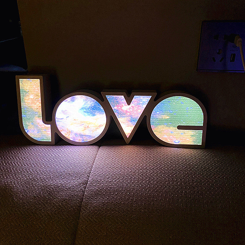 Vivolux | Moderne Art Deco wasserdichte PS LOVE Buchstaben LED Tischlampe für das Schlafzimmer