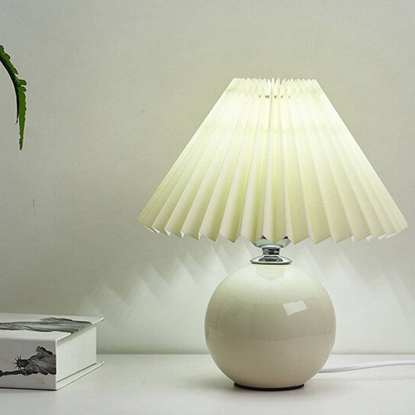 Vivolux | Nordische minimalistische 1-flammige Tischlampe aus Keramik mit Plissee