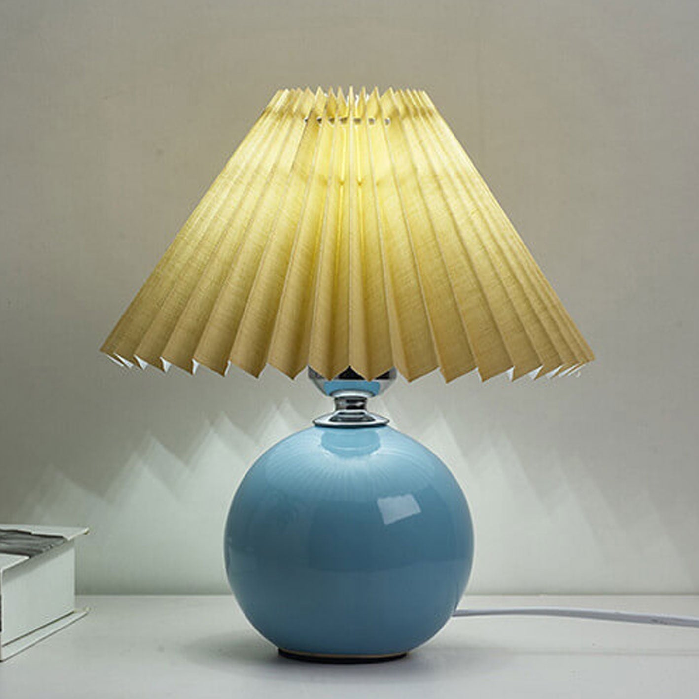 Vivolux | Nordische minimalistische 1-flammige Tischlampe aus Keramik mit Plissee
