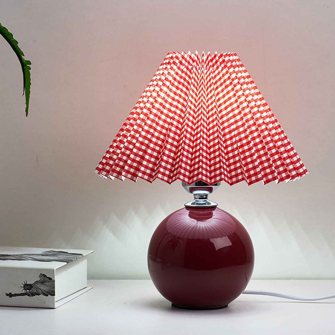 Vivolux | Nordische minimalistische 1-flammige Tischlampe aus Keramik mit Plissee