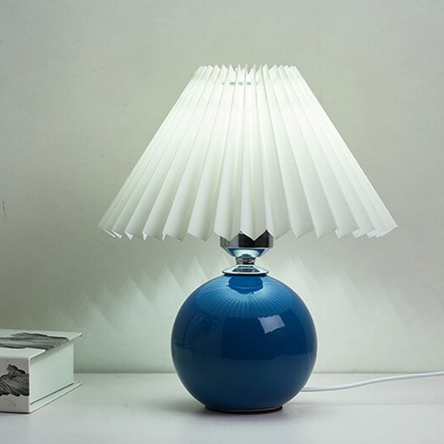 Vivolux | Nordische minimalistische 1-flammige Tischlampe aus Keramik mit Plissee
