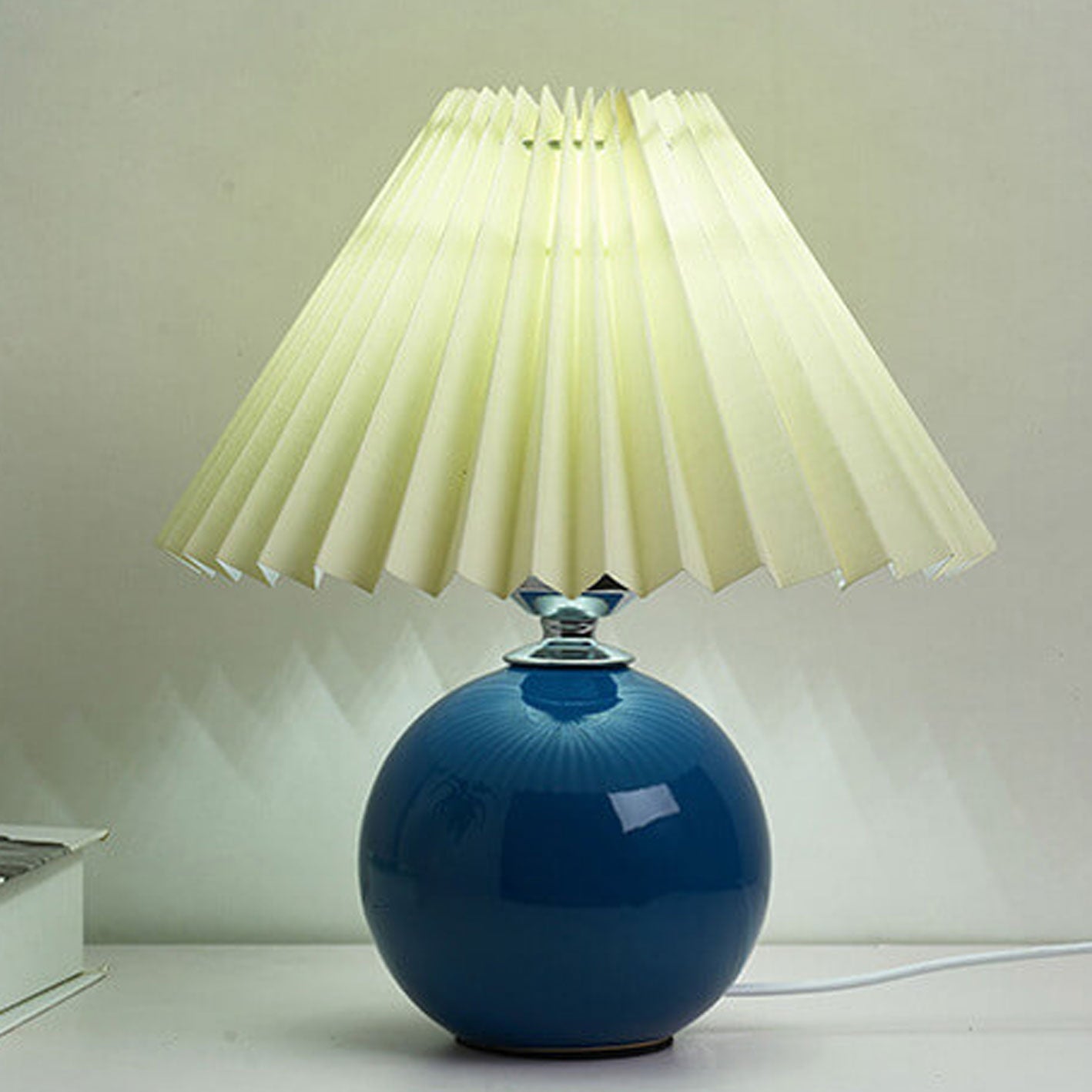 Vivolux | Nordische minimalistische 1-flammige Tischlampe aus Keramik mit Plissee