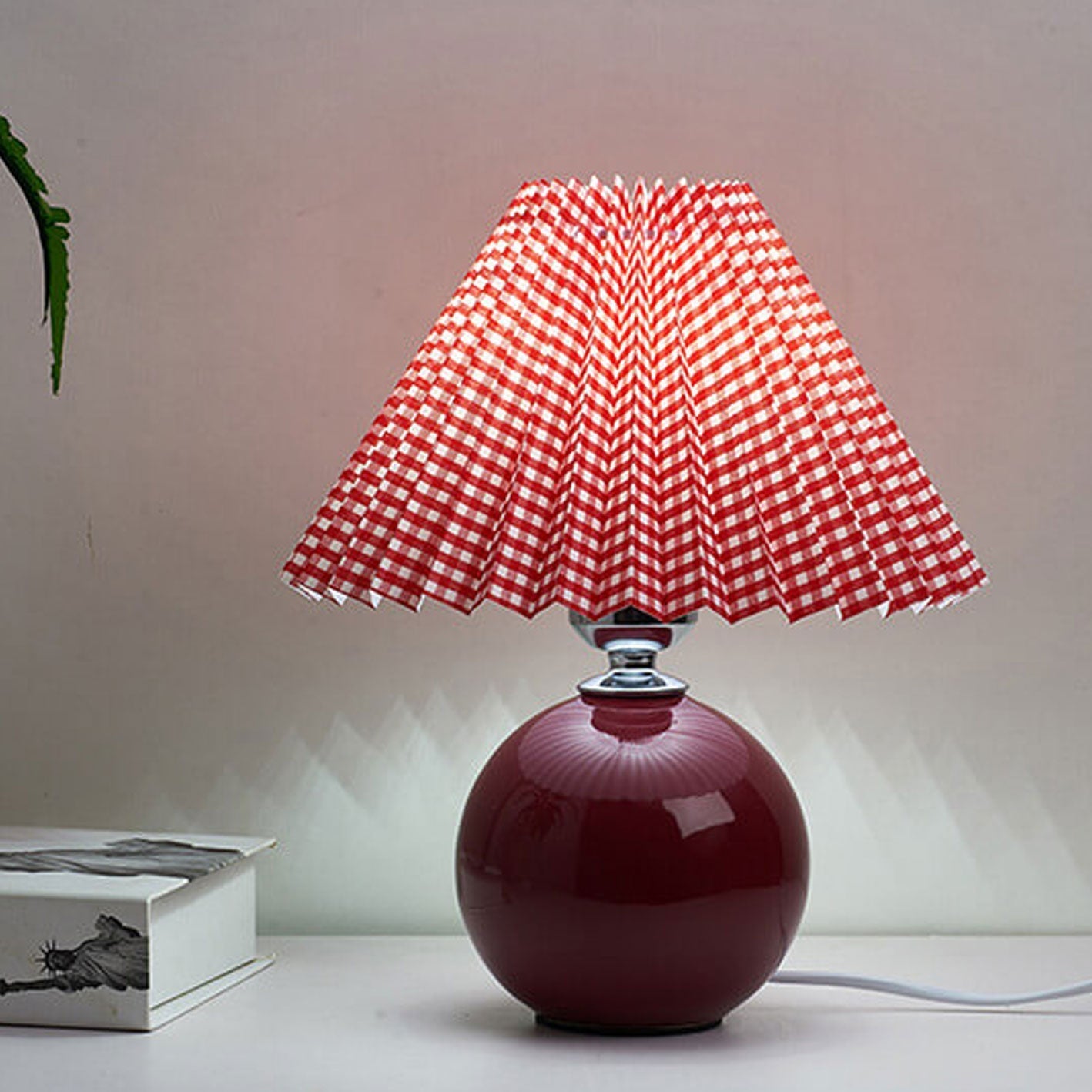 Vivolux | Nordische minimalistische 1-flammige Tischlampe aus Keramik mit Plissee
